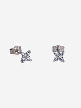 Load image into Gallery viewer, 925 Sterling Silver Flower Stud Earrings Silver
