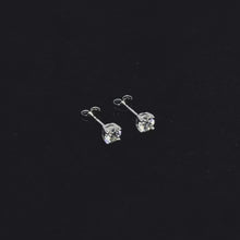 Load and play video in Gallery viewer, 925 Sterling Silver Moissanite Earring
