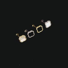 Load and play video in Gallery viewer, Clover Earring Silver - Gold &amp; Pearl
